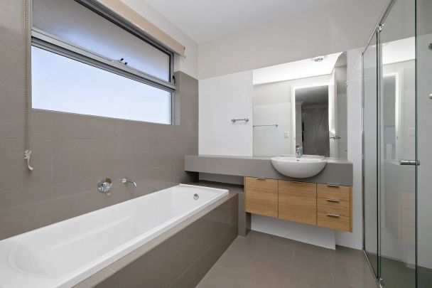 Modern & Low-Maintenance Townhouse for Rent! - Photo 1
