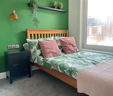2 bedroom terraced house to rent - Photo 4