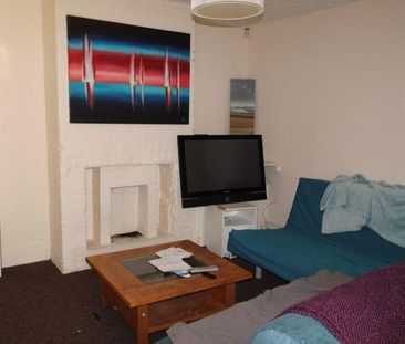 5 bedroom semi-detached house to rent - Photo 1