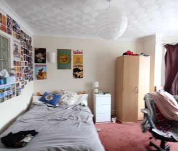 4 bedroom semi-detached house to rent - Photo 2