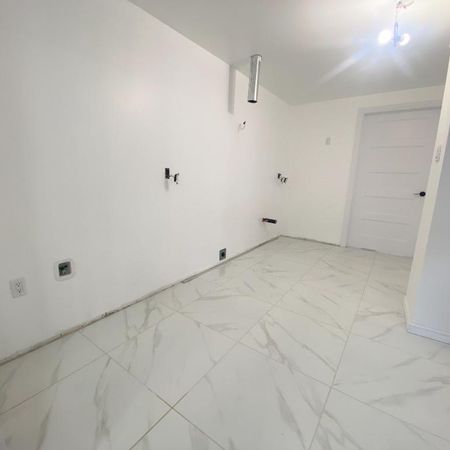 5 1/2 entièrement rénové à St-Léonard Semi sous-sol de triplex - Photo 4