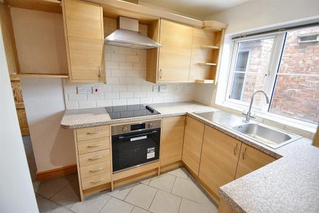 3 bedroom semi-detached house to rent - Photo 5