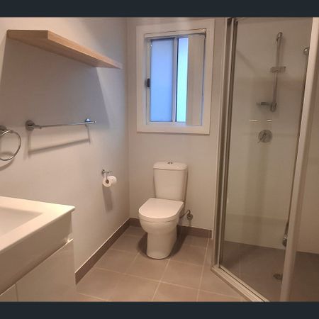 Spacious and Modern Two Bedroom - Photo 4