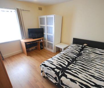 3 bedroom end of terrace house to rent - Photo 2