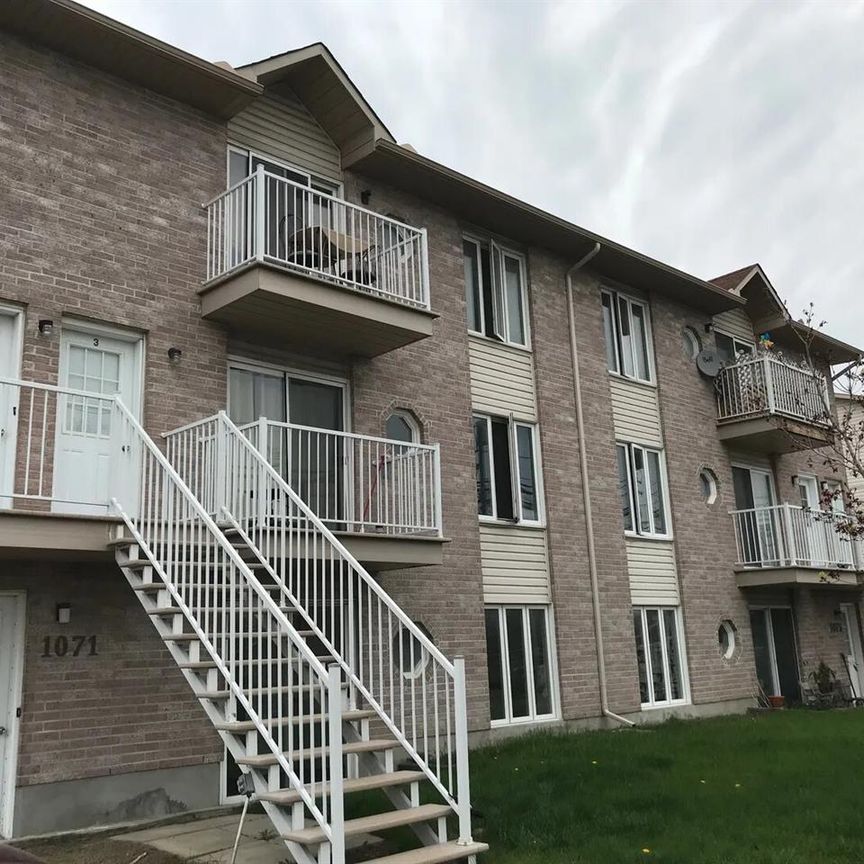 1075 Boulevard Maloney Est (Gatineau) Super Appartement 5 1/2 - Photo 1