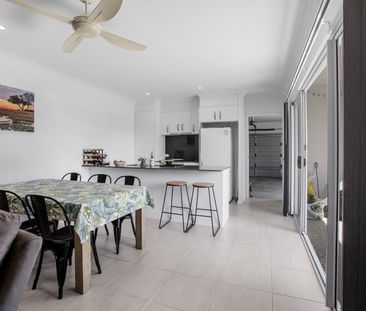 3 MONTH LEASE! Fully Furnished Modern Living in Quiet Pocket! - Photo 2