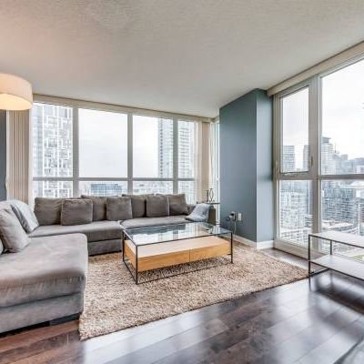 Stunning Large 2 Bed, 2 Bath Corner Suite with Best-in-City CN Tower a - Photo 4