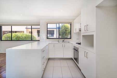 5/404 Forest Road, Kirrawee NSW 2232 - House For Rent | Domain - Photo 5