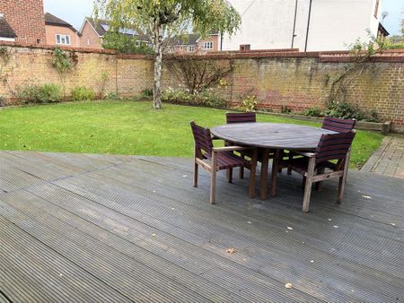 5 bedroom detached house to rent - Photo 3