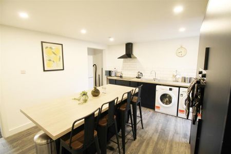 1 bedroom in a house share to rent - Photo 5
