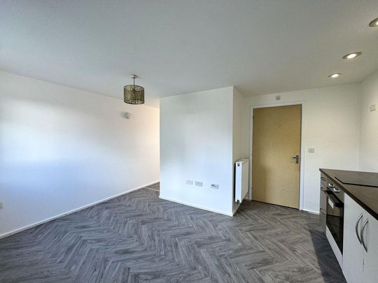 1 bedroom ground floor flat to rent - Photo 1