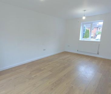 1A Otter Close, Ottershaw, Surrey, KT16 - Photo 4