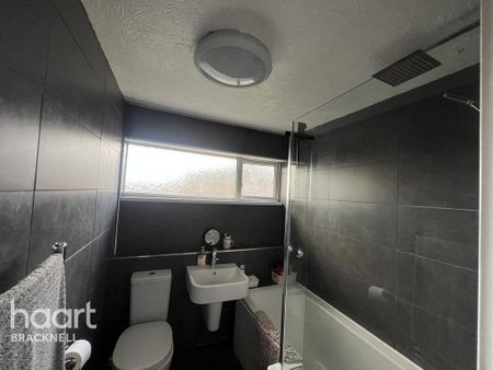 4 bedroom semi-detached house to rent - Photo 3