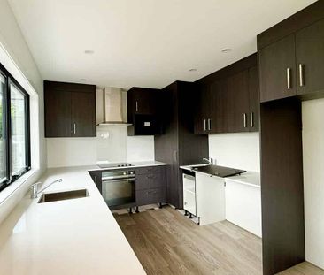 Brand-New Living with River Views, Moments from Town - Photo 3