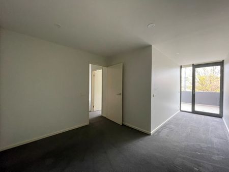 Modern Apartment for Rent – Prime North Melbourne Location! - Photo 3