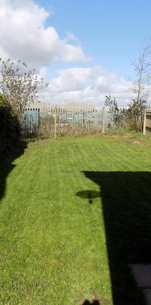 3 bedroom semi-detached house to rent - Photo 2