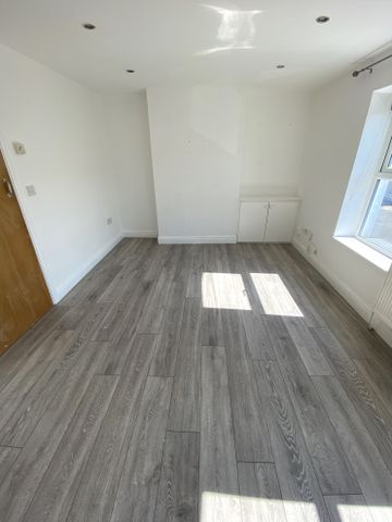 £950 PCM, Recently Refurbished Two Bedroom Duplex with Garden in North Clive Street, Grangetown, Cardiff, CF11 6NS - Photo 5