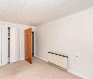 1 bedroom retirement property to rent - Photo 2