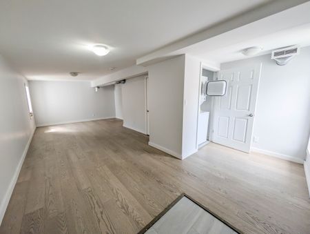 140 Caroline St S, Hamilton - 1 Bed + Den Apartment - Photo 2