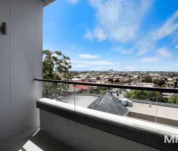 Location, finishes, and ideal space - Photo 5