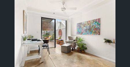 Furnished 2 bedroom with Garage - Photo 2