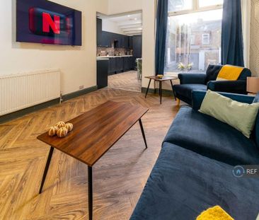 1 bedroom in a flat share to rent - Photo 2