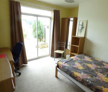 4 bedroom semi-detached house to rent - Photo 6