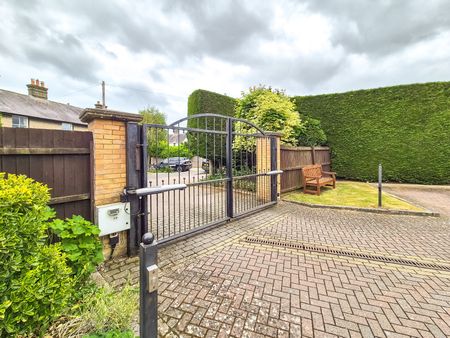 The Maples, CM21, Sawbridgeworth - Photo 4