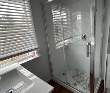 Beautifully refurbished 3 bedroom on Awaroa - Photo 5