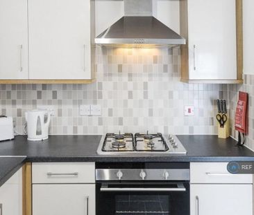 4 bedroom semi-detached house to rent - Photo 3