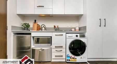 Sunny Studio Apartment with Balcony in the AKL CBD - Photo 5