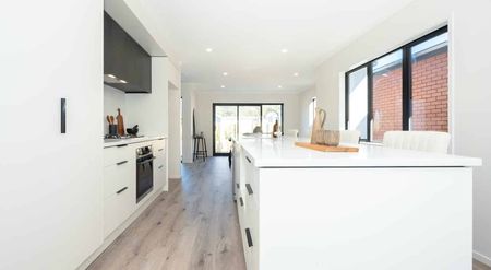 Brand New Modern Family Home – Be the First to Move In! - Photo 3