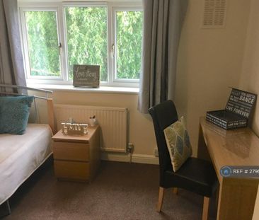 1 bedroom in a house share to rent - Photo 2