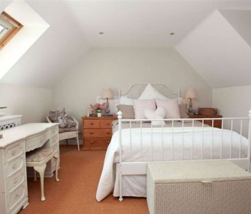 A spectacular family home in a sought-after semi rural location - Photo 3