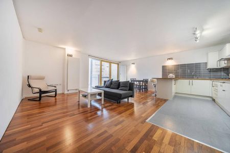 3 bedroom flat to rent - Photo 2