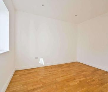 Innes Close, Merton, SW20 - Photo 2