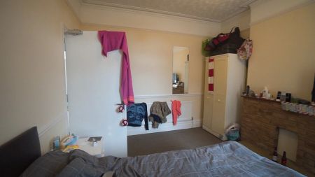 To Rent Talbot Road, Winton, Bournemouth, BH9 £2,900 pcm Tenancy Info - Photo 3