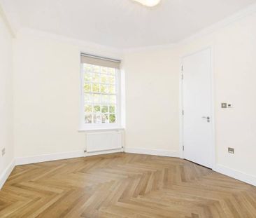 3 bedroom flat to rent - Photo 4