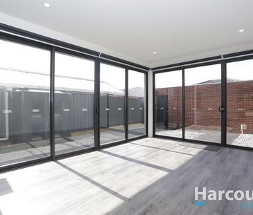 Modern 3-Bedroom Home with Stylish Features in Thomastown - Photo 1