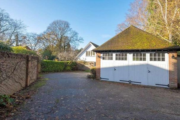 Knowl Hill, Woking, GU22 - Photo 1