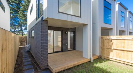 MANGERE BRIDGE, 3 BEDROOMS - Photo 3