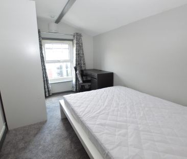 4 bedroom end of terrace house to rent - Photo 5