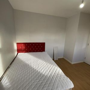 2 bedroom semi-detached house to rent - Photo 2