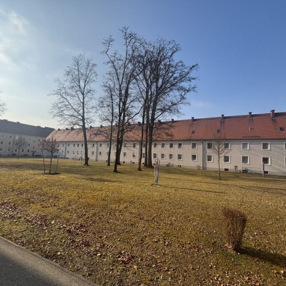 Einziehen und Wohlfühlen: neuwertig sanierte Traumwohnung in zentraler und dennoch ruhiger Lage! Genießen Sie das Leben in Steyr Münichholz in vollen Zügen! Ab sofort und provisionsfrei beziehbar! - Photo 1