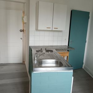 LE MANS - CHASSE ROYALE Studio 26.50m2 SALLE DE DOUCHE AVEC WC, PIECE PRINCIPALE? COIN CUISINE - Photo 2