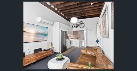 Warehouse Style Apartment - Photo 4