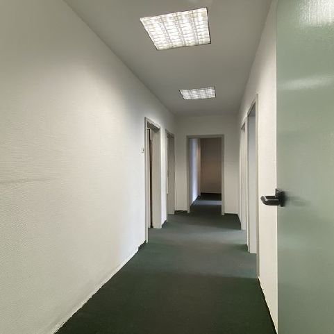 REPRÄSENTATIVES BÜROHAUS IM HERZEN DER KREFELDER INNENSTADT ZU VERMIETEN! Auch teilbar - Photo 1