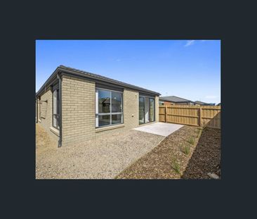 Enviable Style, Great Family Location! - Photo 4