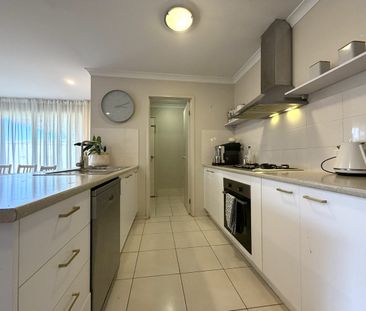 Spacious & Modern 3 Bedroom Home in Convenient Location! - Photo 5