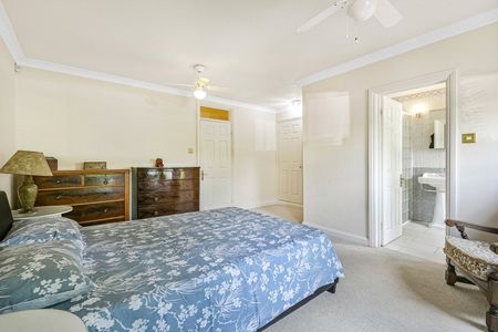 Burfield Road, Old Windsor, Windsor, Berkshire, SL4 2LH - Photo 5